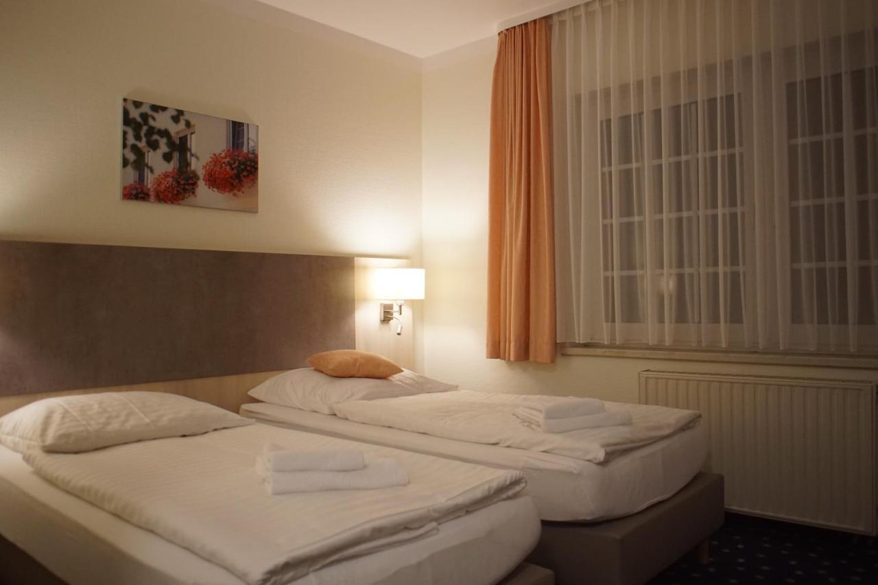Hotel & Gasthaus Zum Eichenkranz ルッケンヴァルデ エクステリア 写真